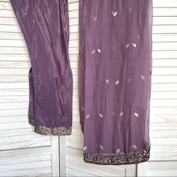 Pakistani Indian Purple 3 Piece Suit Shalwar Kameez with Dupatta - Picture 2 of 2
